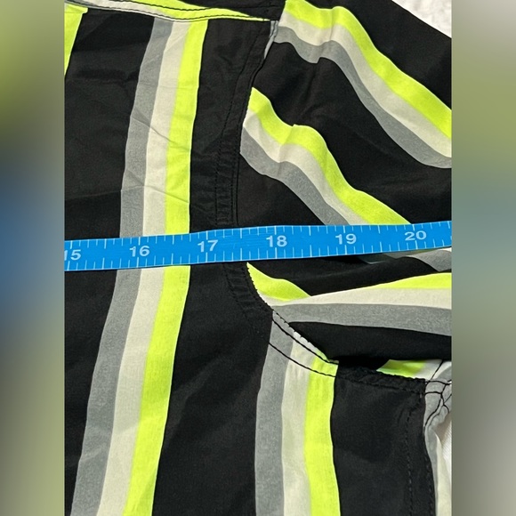 🎁 NWT! Geometrix New York Striped Button Down Shirt. - Picture 10 of 15